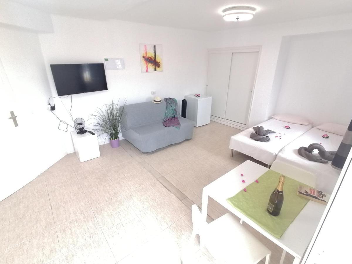 Small Studio, 50 M Front Of The Ocean & Free Wifi Playa Fanabe Exterior photo